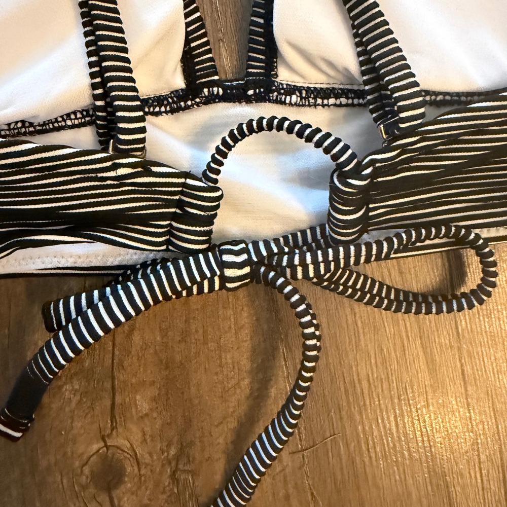 Shade & Shore Bikini Top Women Size M Black White Striped Longline Triangle NWT - Picture 3 of 9